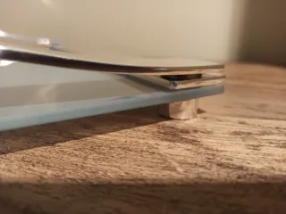 Bandeja decorativa metal y madera 37 cm x 37 cm.