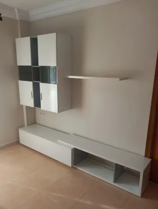 Mueble de salón moderno blanco y gris