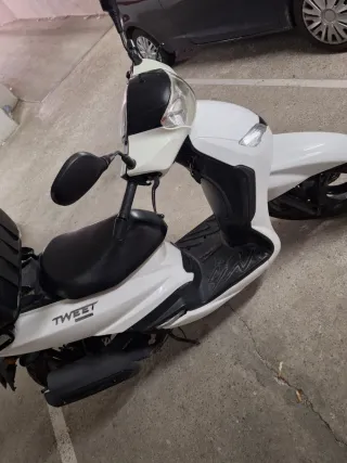 Peugeot TWEET 50cc Scooter Blanca