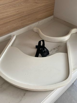 Trona evolutiva de madera blanca.