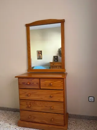 Tocador de madera con espejo