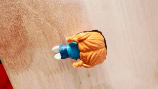 Figura Max levitando