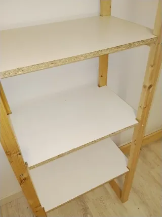 Armario de madera con barra hecho a mano.