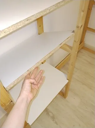 Armario de madera con barra hecho a mano.