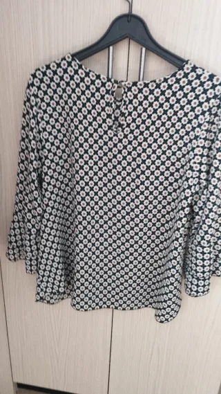 Blusón estampado con mangas acampanadas