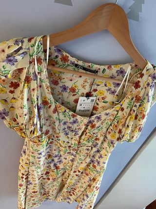 Vestido Zara floral talla M