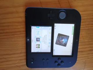 Nintendo 2DS negra y azul