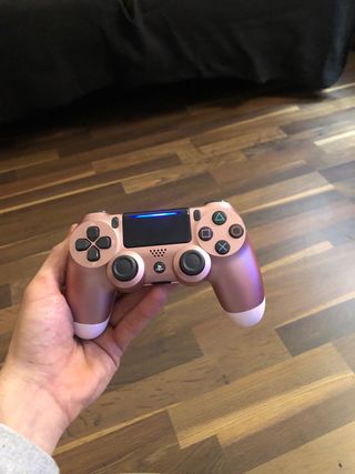 Consola PS4 Negra + Mando Rosa