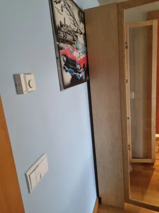 Vitrina marca Billy Oxberg prácticamente nueva