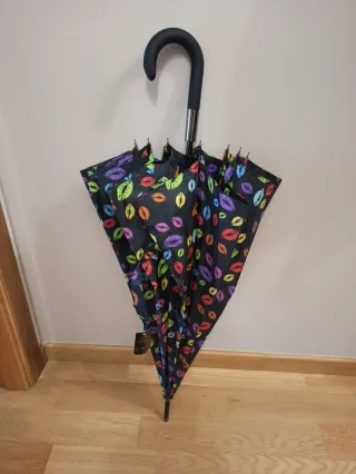Paraguas Automático con estampado de labios .