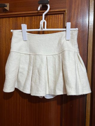 Falda lana blanca plisada