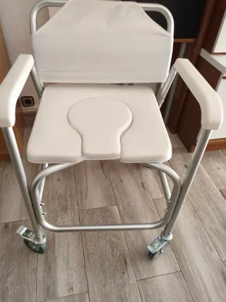 Silla de ruedas para WC , ducha ymovimiento en cas