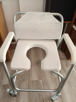 Silla de ruedas para WC , ducha ymovimiento en cas