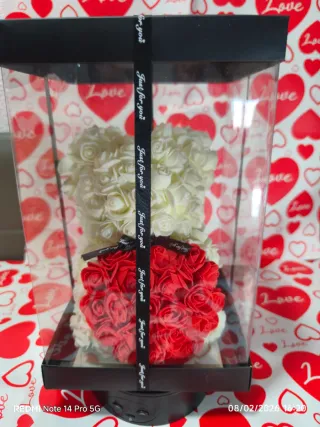 Oso de peluche de rosas para San Valentín