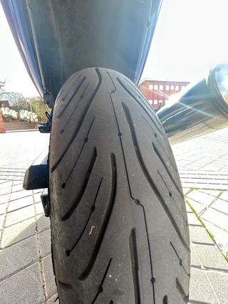 Motocicleta 600CC suzuki gsxf año 98