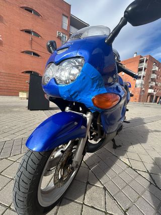 Motocicleta 600CC suzuki gsxf año 98