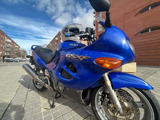 Motocicleta 600CC suzuki gsxf año 98