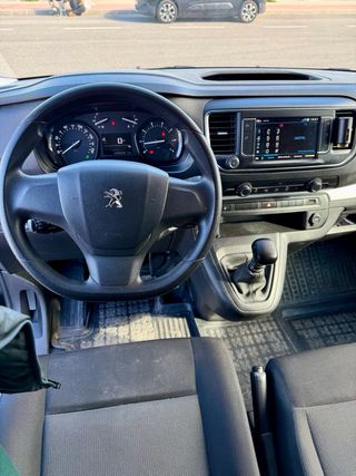 Peugeot Traveller 9 Plazas