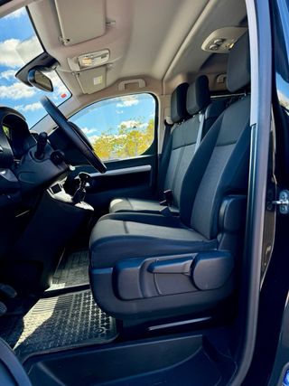 Peugeot Traveller 9 Plazas