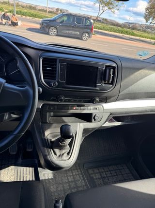 Peugeot Traveller 9 Plazas