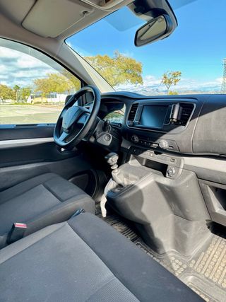 Peugeot Traveller 9 Plazas