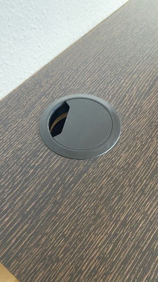 Escritorio amplio y robusto wengué