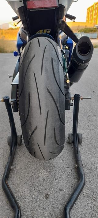 Suzuki GSXR 600 Azul y Blanca