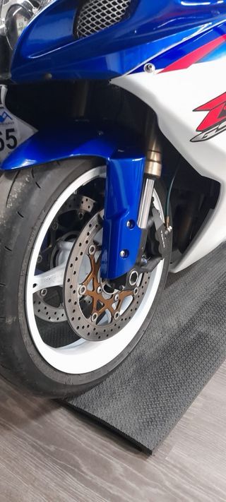 Suzuki GSXR 600 Azul y Blanca