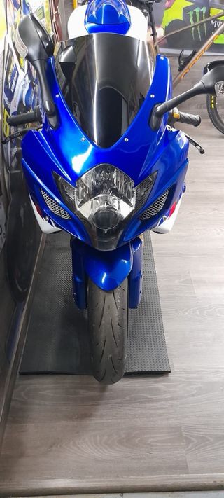 Suzuki GSXR 600 Azul y Blanca