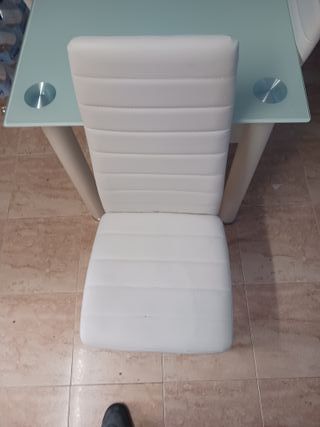 Mesa Comedor Cristal y 4 Sillas Blancas