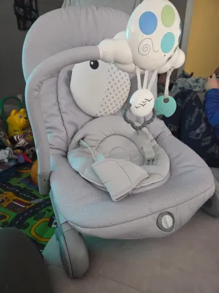 Mecedora bebé con vibrador, luces y sonido