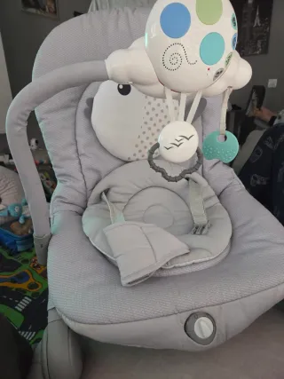 Mecedora bebé con vibrador, luces y sonido