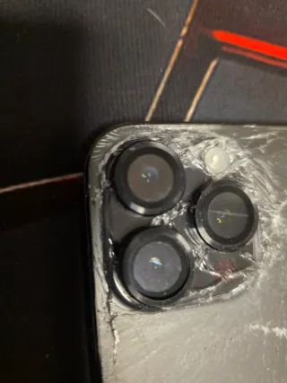 iPhone 14 Pro Max libre con rotura trasera