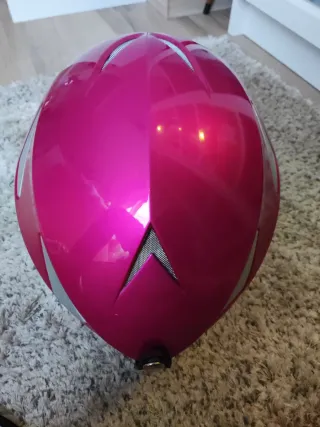 Casco de esquí fucsia brillante