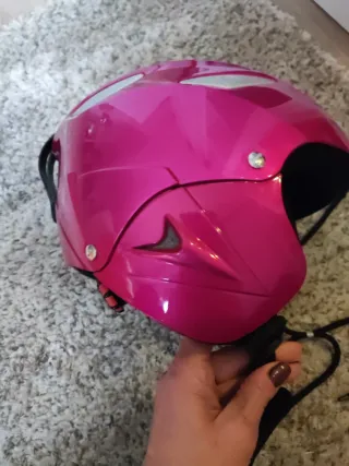 Casco de esquí fucsia brillante