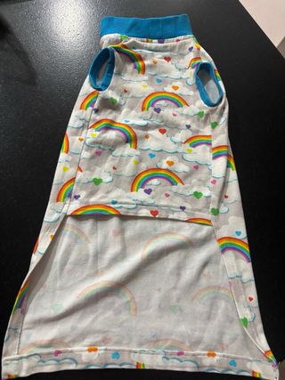 Chaleco para gato con arcoíris