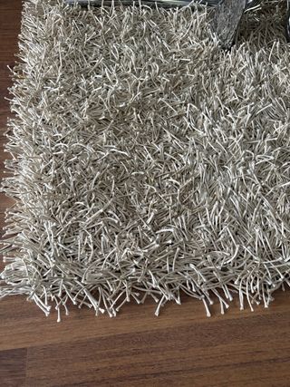 Alfombra pelo largo beige y marrón