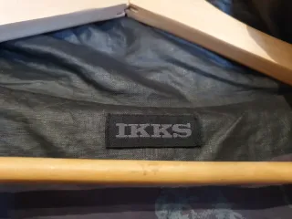 Gabardina negra IKKS