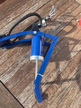 Bomba de aire pedal con manómetro
