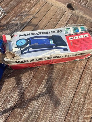 Bomba de aire pedal con manómetro