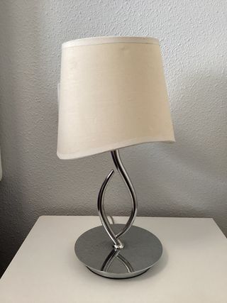 Lámpara de mesa moderna metal y tela