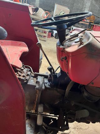 Tractor Massey Ferguson 135 sin documentación