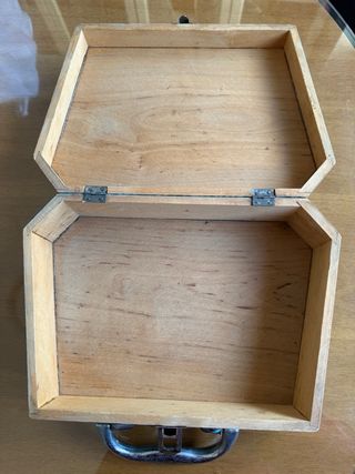 Joyero antiguo de madera con diseño