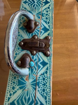 Joyero antiguo de madera con diseño