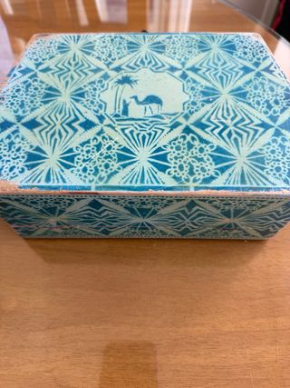 Joyero antiguo de madera con diseño