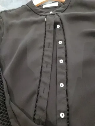 Blusa negra con encaje