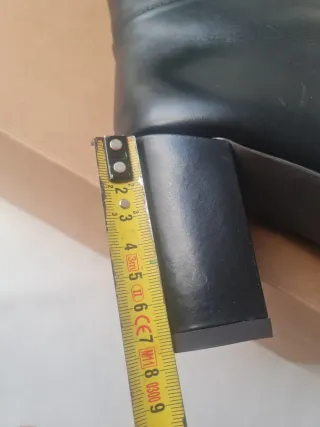 Bota alta de piel negra