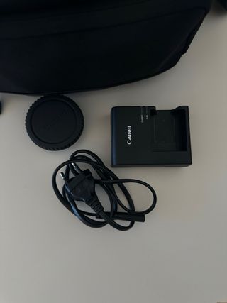 Cámara Canon EOS 2000D Negra kit