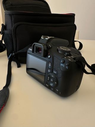 Cámara Canon EOS 2000D Negra kit