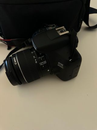 Cámara Canon EOS 2000D Negra kit